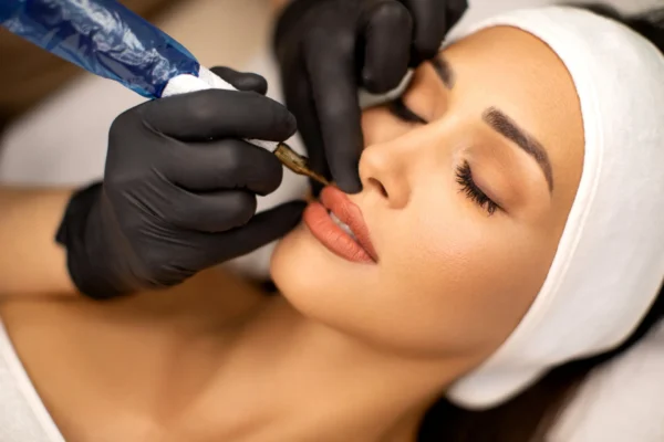 Il consiglio è di usare una crema anestetica per i tatuaggi? 1 microblading labial